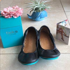 Black Tieks flats